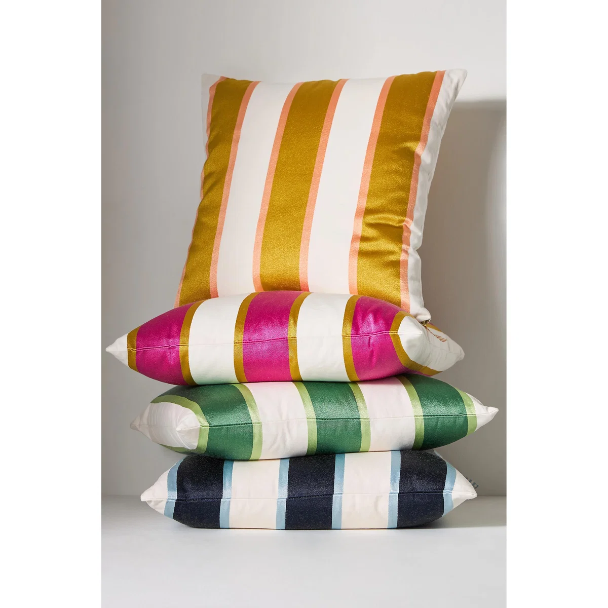 Sutton Cotton Printed Cushion – image 3