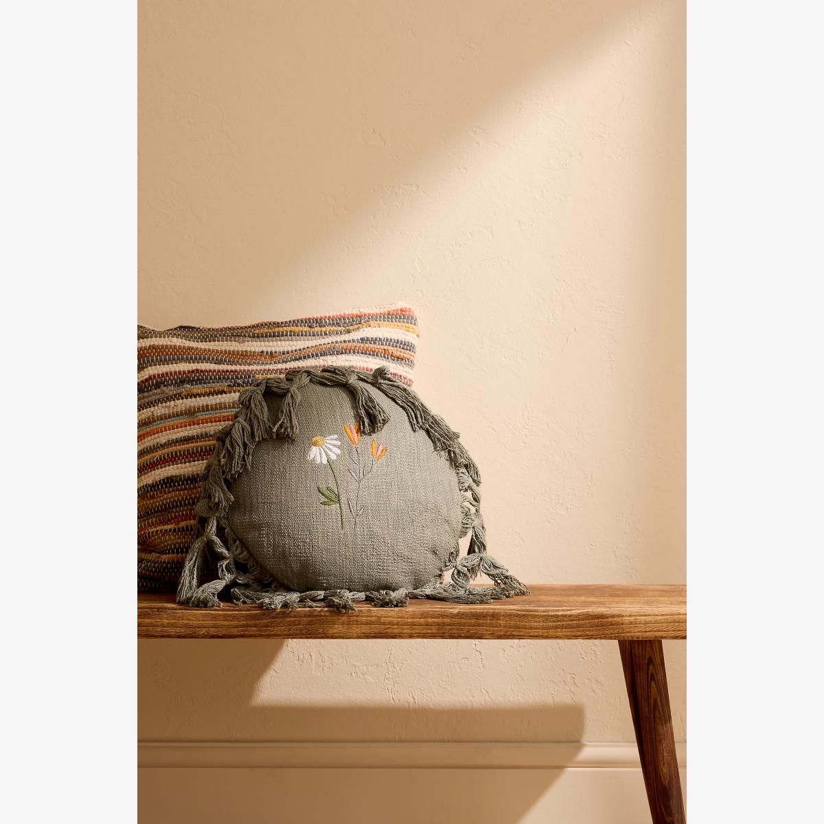 Elinna Round Tassel Cushion – image 1