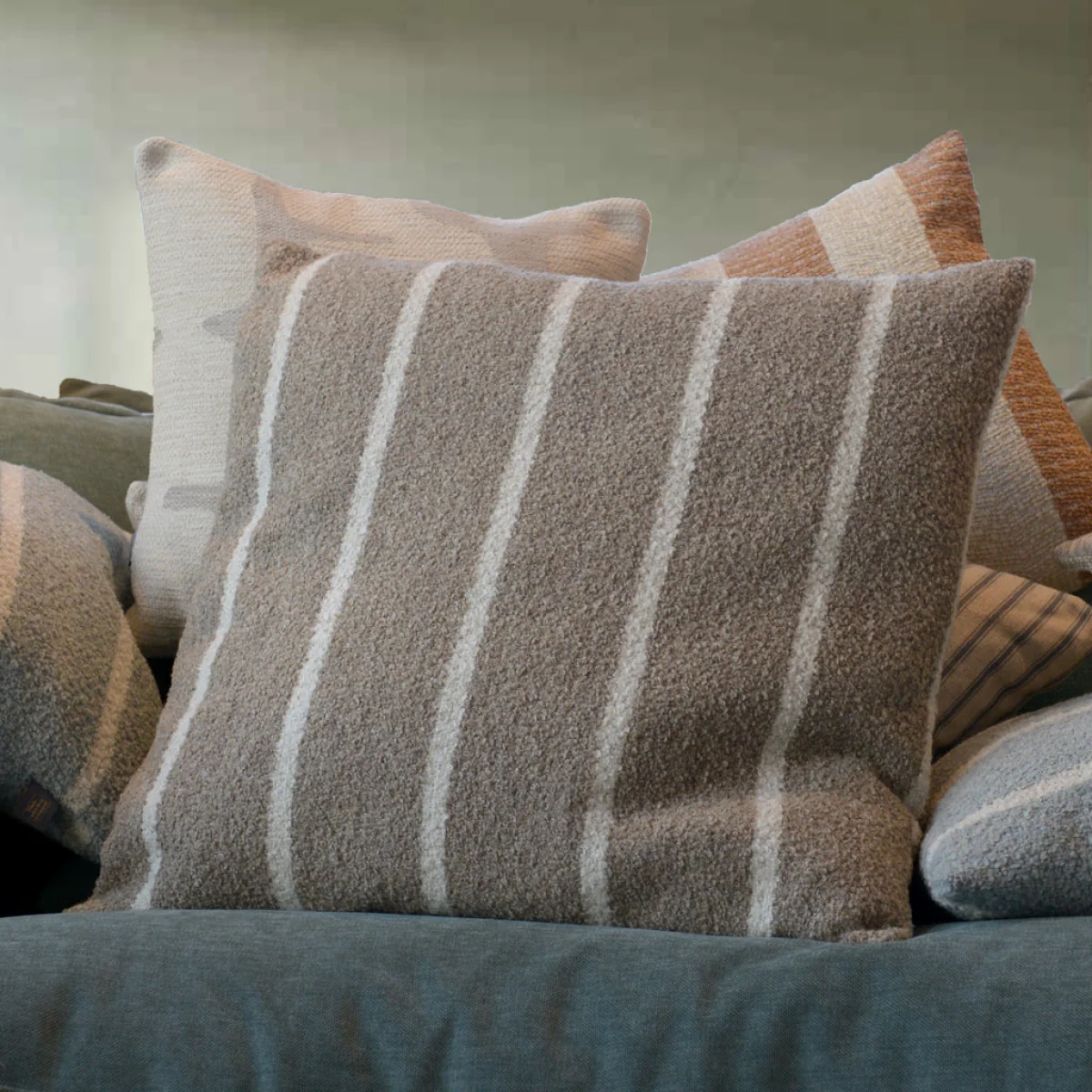 Large Nebula Cushion, Natural – image 1