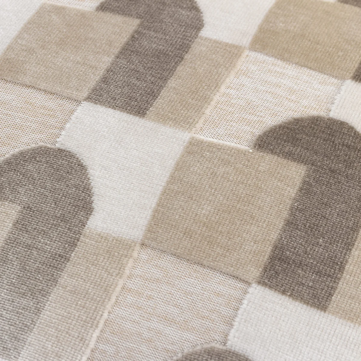 Geometric Cushion Natural – image 4