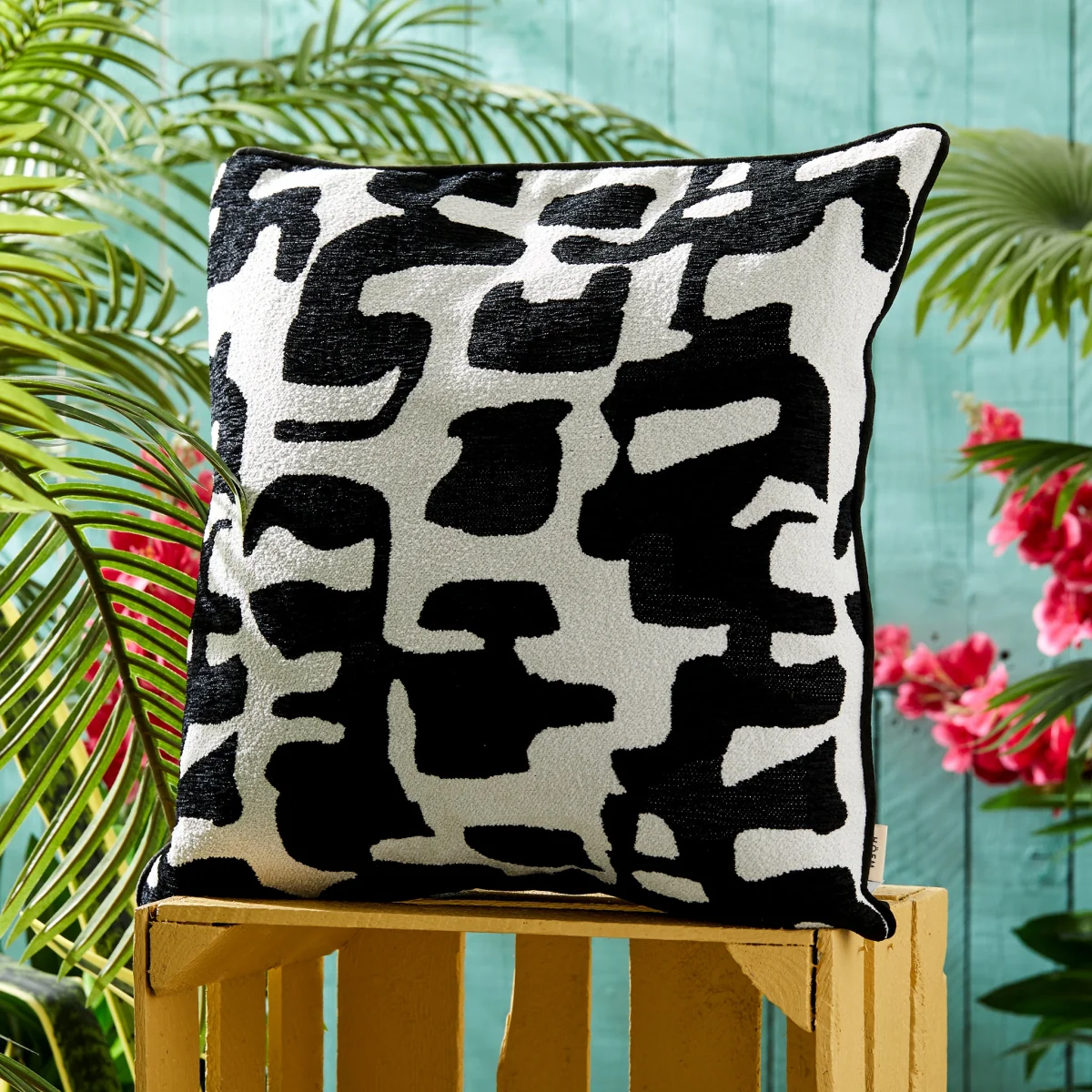 Copacabana Boucle Jacquard Cushion – image 2