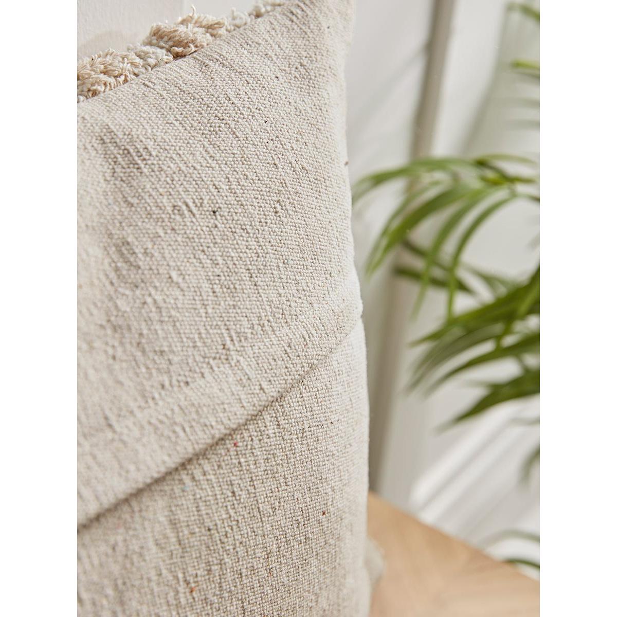 Cream & Natural Tufted Cushion – image 4
