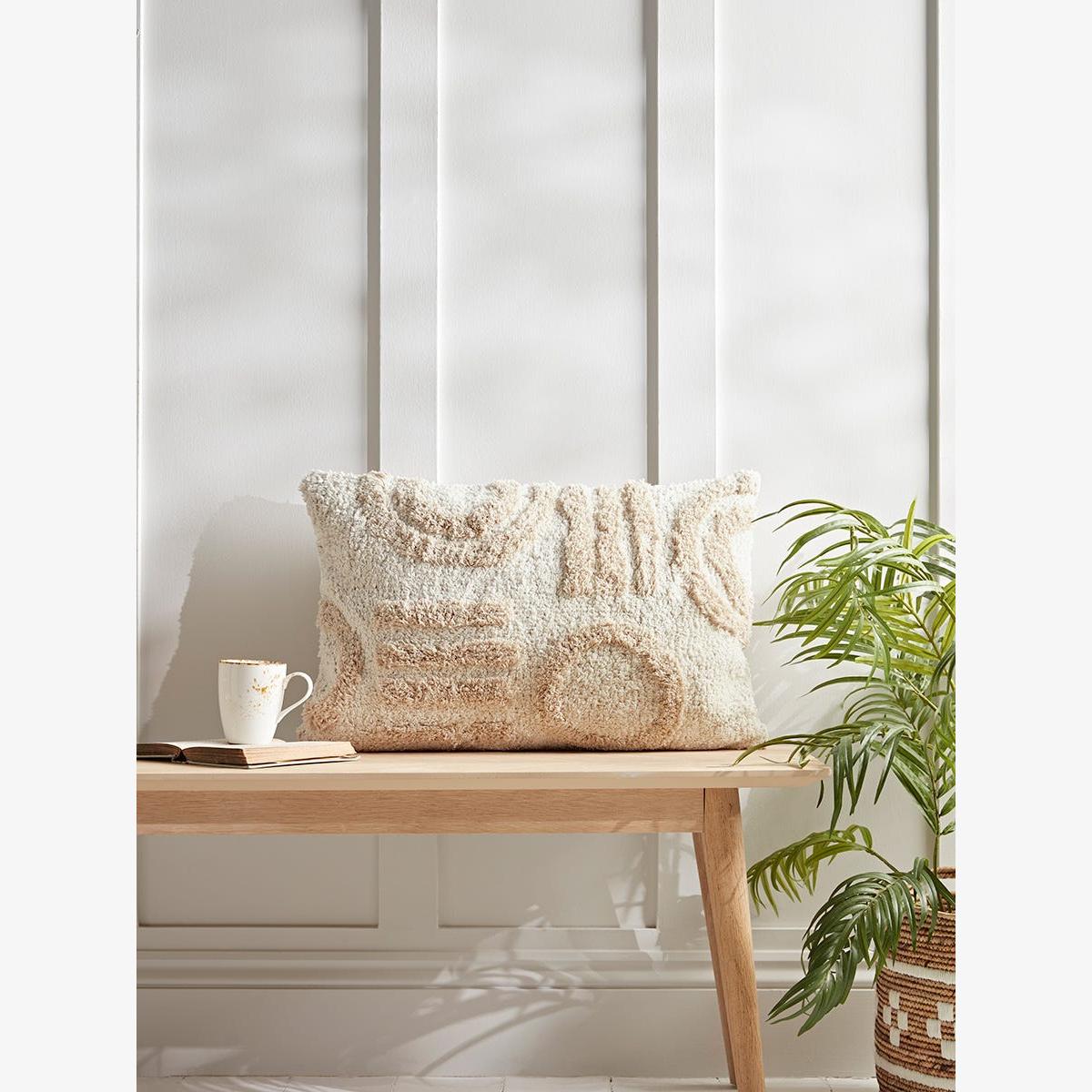 Cream & Natural Tufted Cushion – image 1
