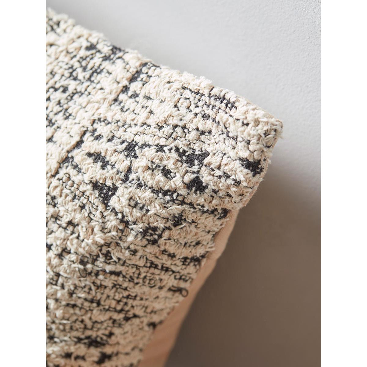 Monochrome Tufted Diamond Cushion – image 3