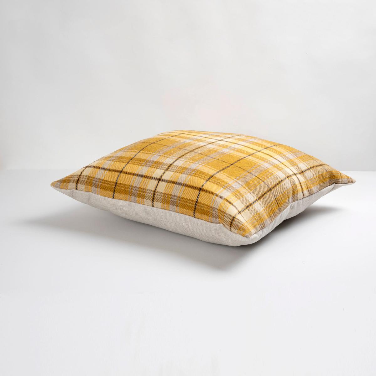 Tweed Woven Cushion Red – image 3
