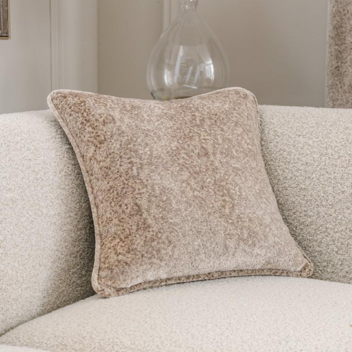 Luxe Textured Velvet Cushion – image 1