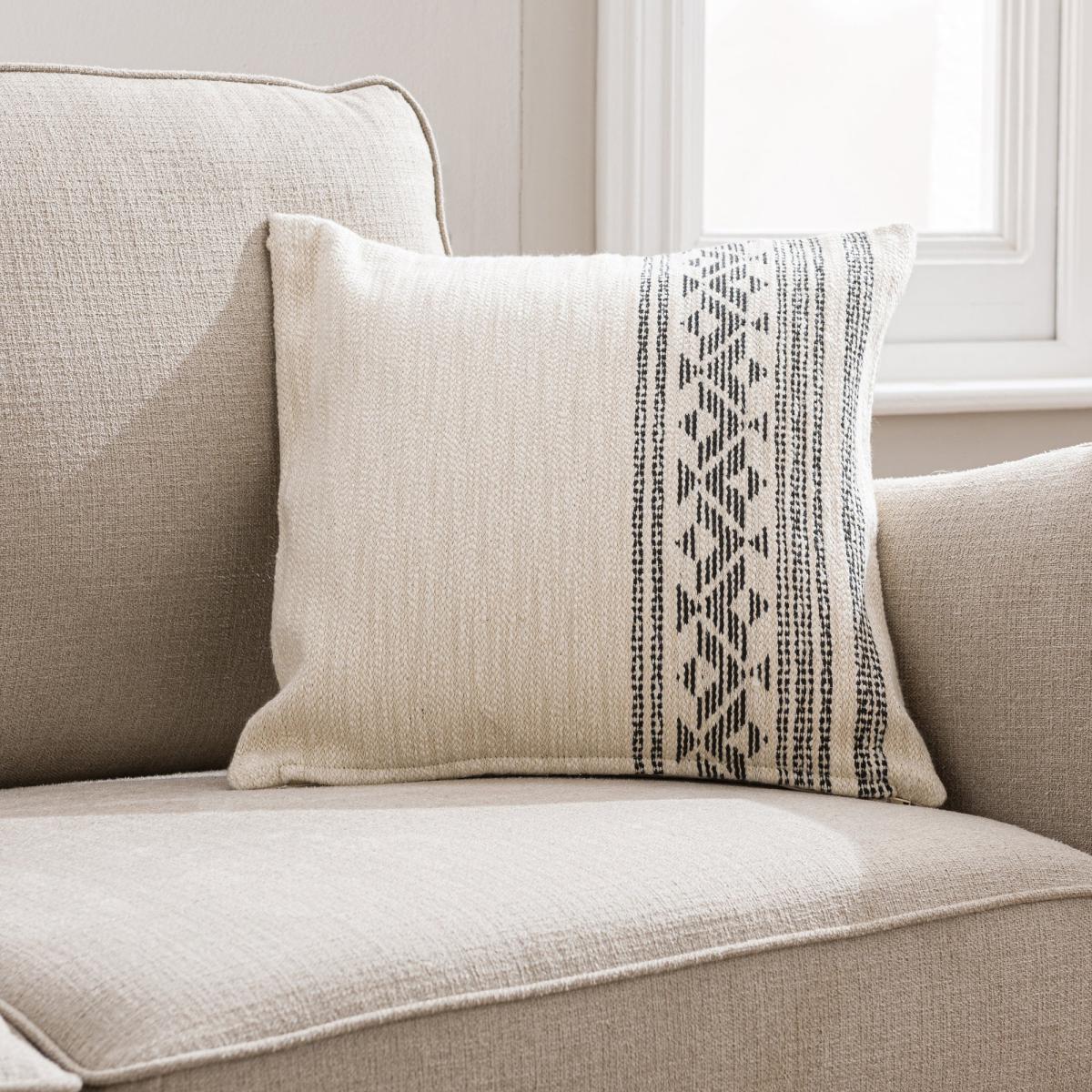 Global Geo Black Cushion Black and White – image 5