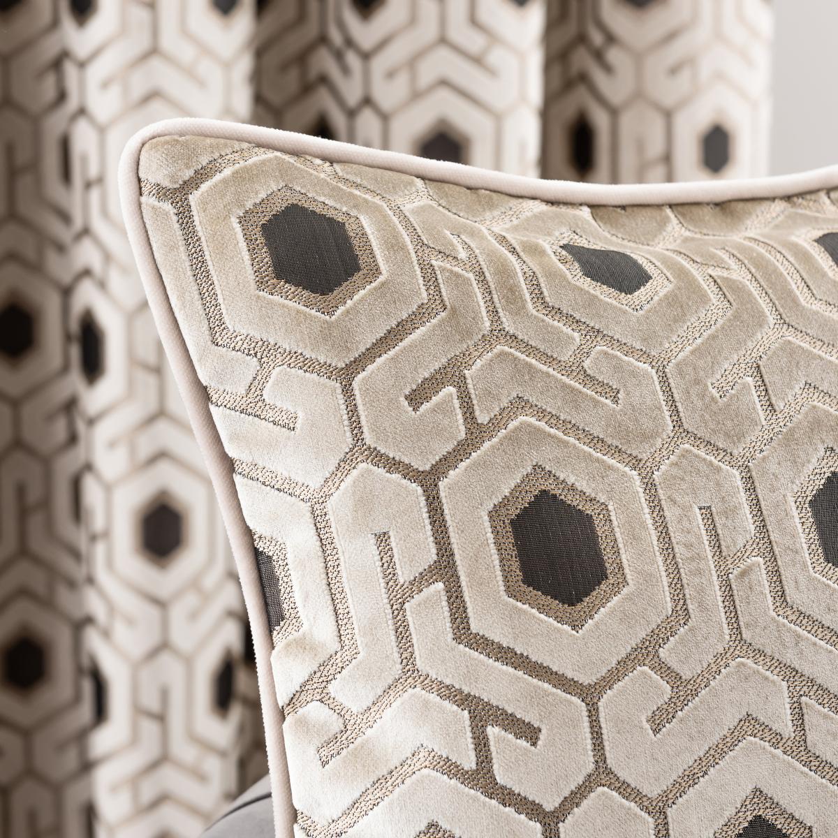 Geo Cut Velvet Champagne Cushion Champagne – image 3