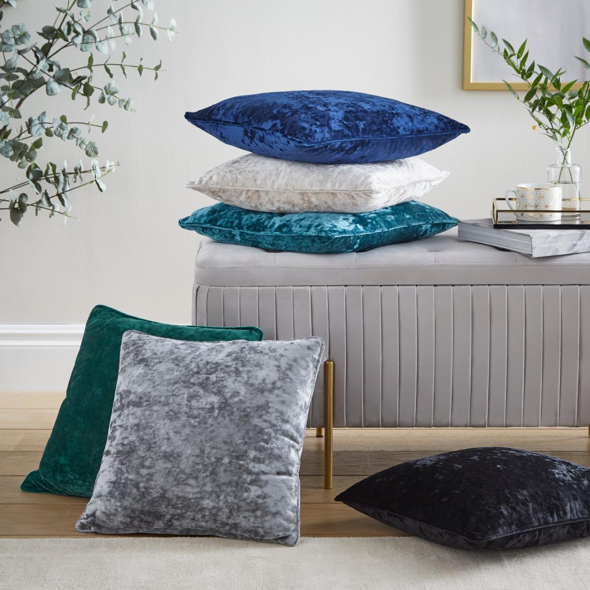 Crushed Velour Cushion Champagne – image 2