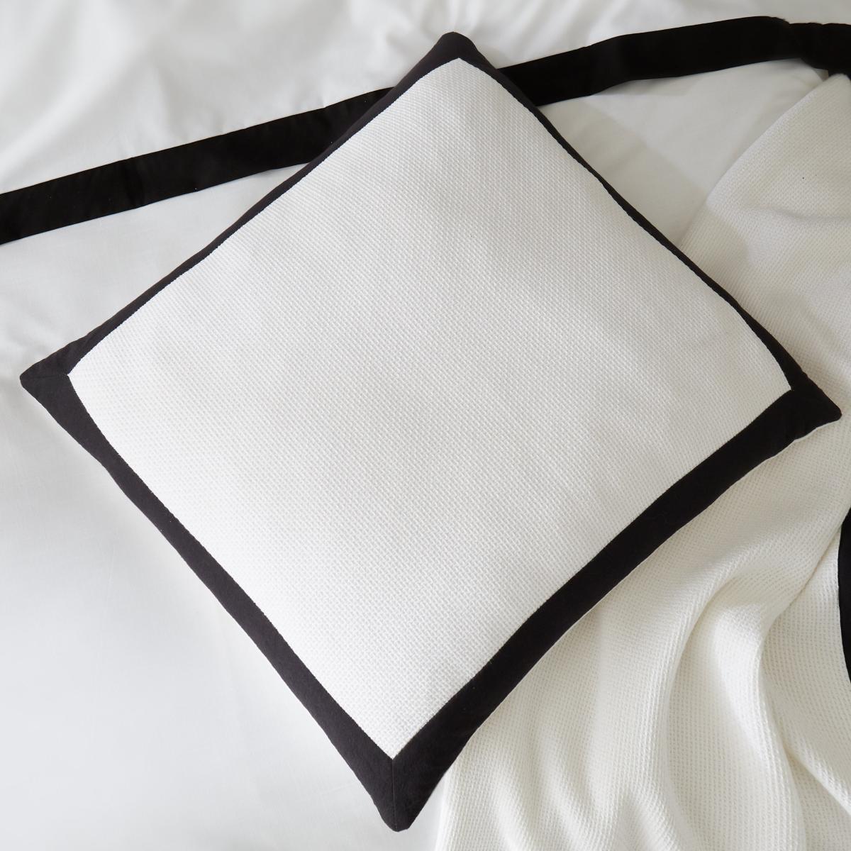 Style Sisters Waffle Cushion White – image 1