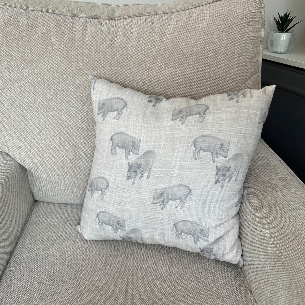 Daro Pigs Farm Square Cushion Grey – image 1