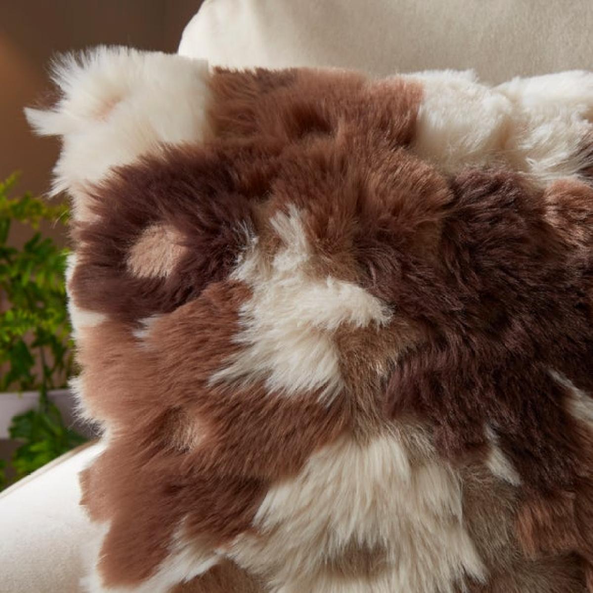 Retro Floral Fur Square Cushion – image 2