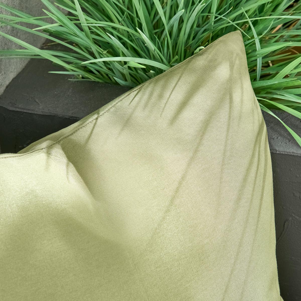 Outdoor Water Resistant Cushion Light Green – image 3