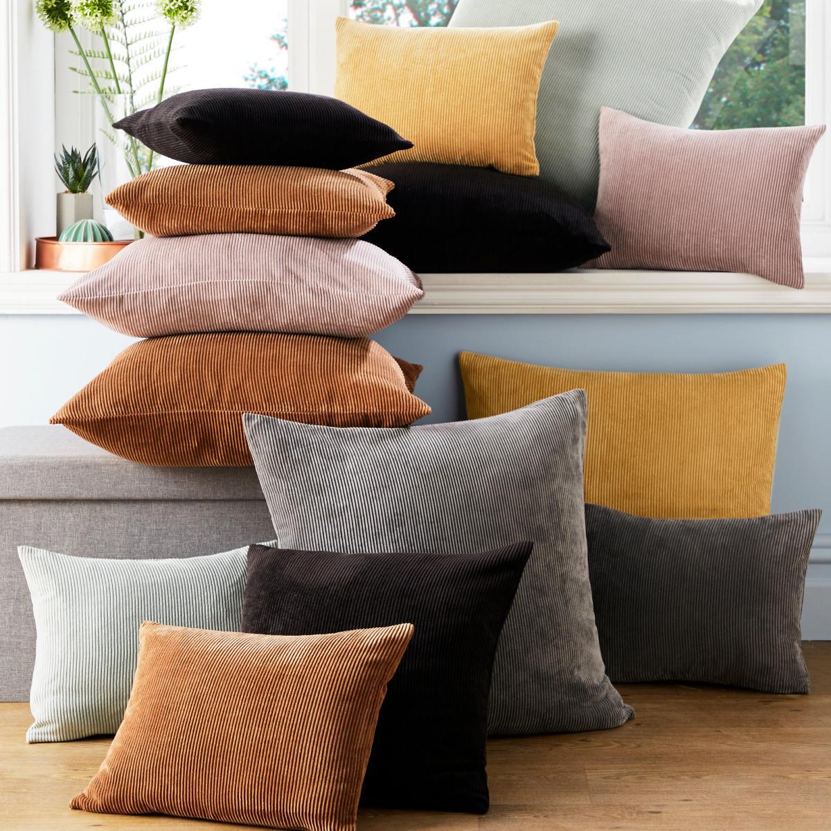 Corduroy Black Cushion Black – image 5