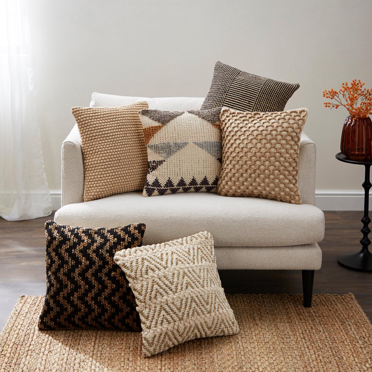 Jute and Cotton Zig Zag Cushion Black MultiColoured – image 5