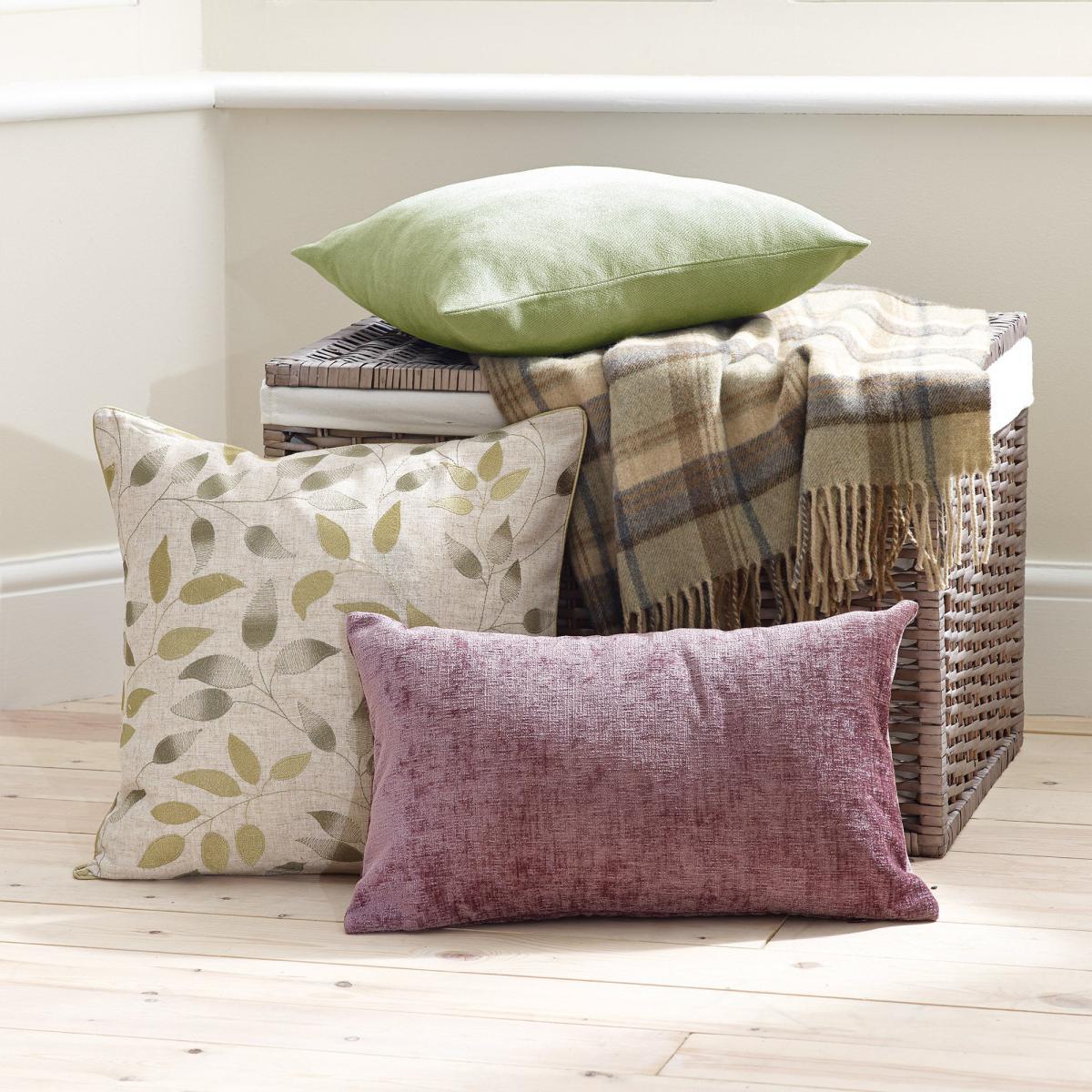 Shadow Leaves Cushion Green – image 4