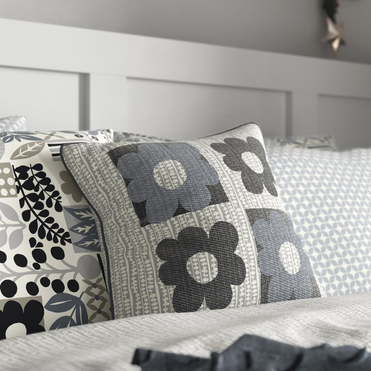 Helena Springfield Freyja & Elsa Cushion Black and white – image 3