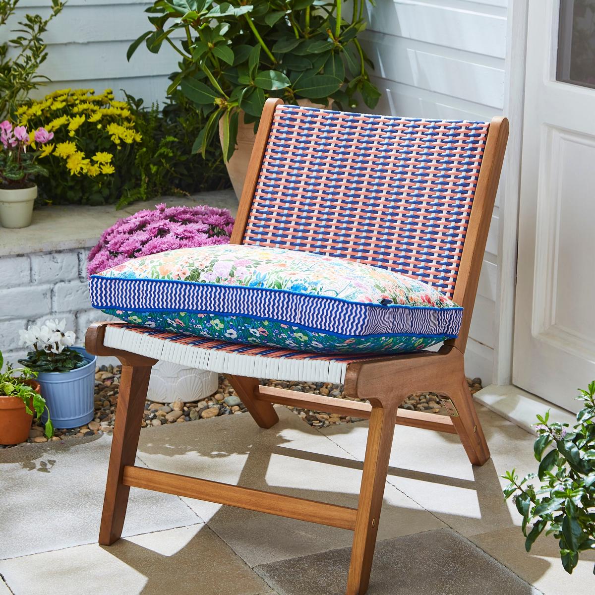 Sophie Robinson Sunshine Flowers Outdoor Boxed Square Cushion – image 4