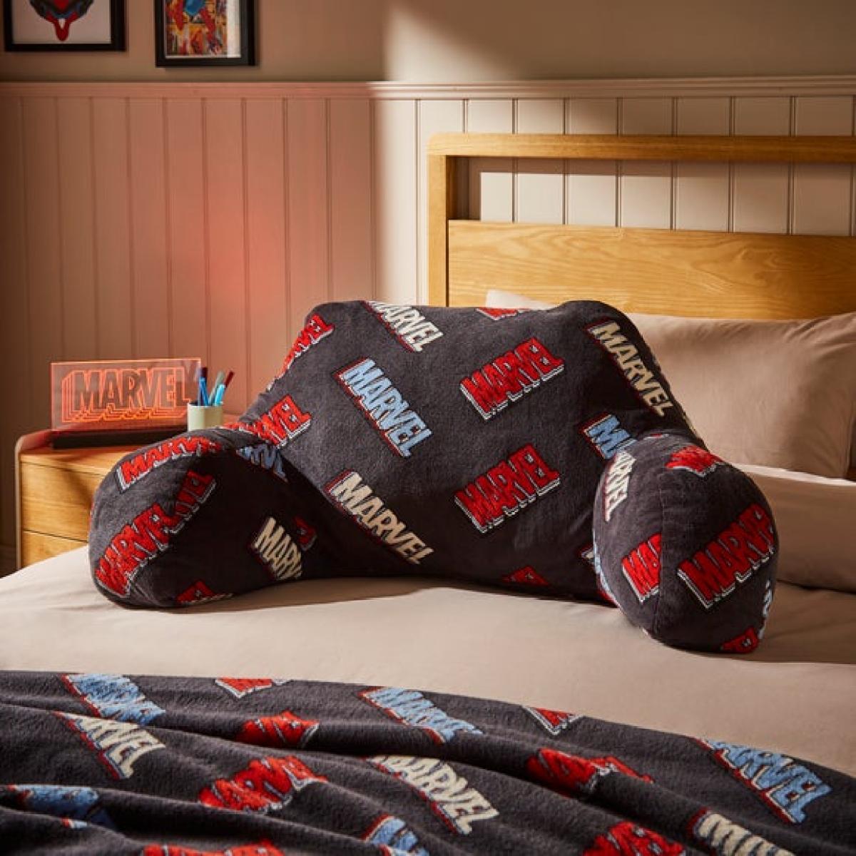 Marvel Cuddle Cushion – image 2