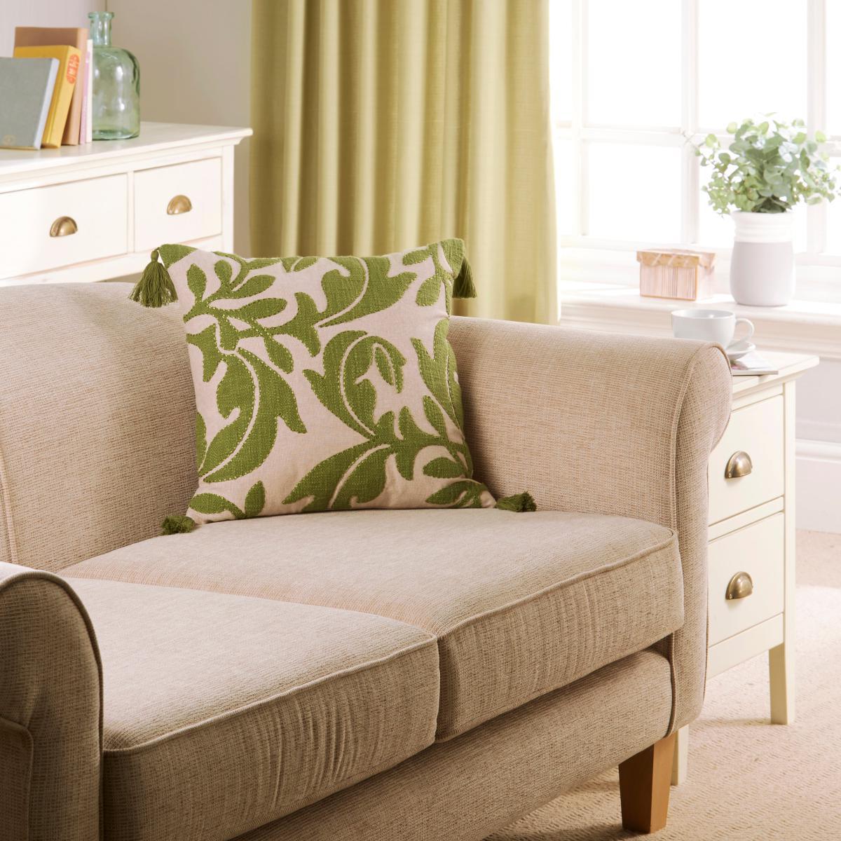 Manor Leaf Applique Cushion Green – image 1