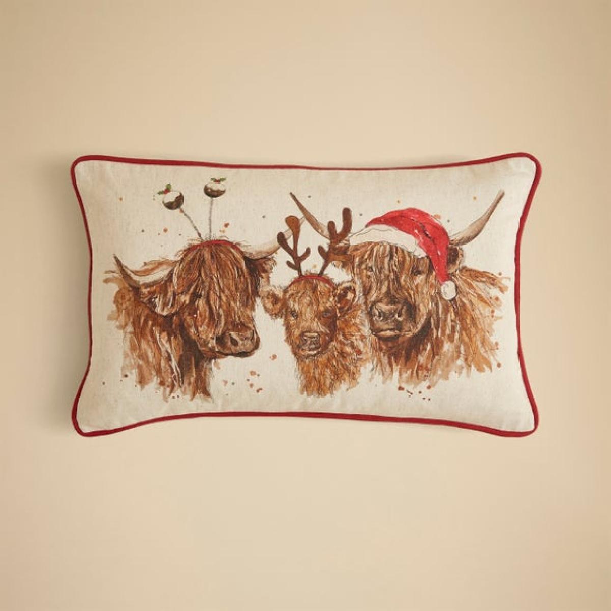 Christmas Highland Cow Rectangular Cushion – image 3