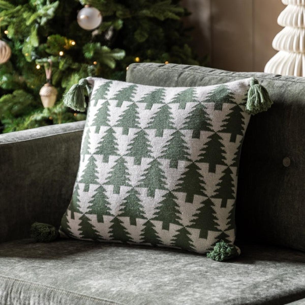 Charming Noel Knit Tree Square Cushion – image 1