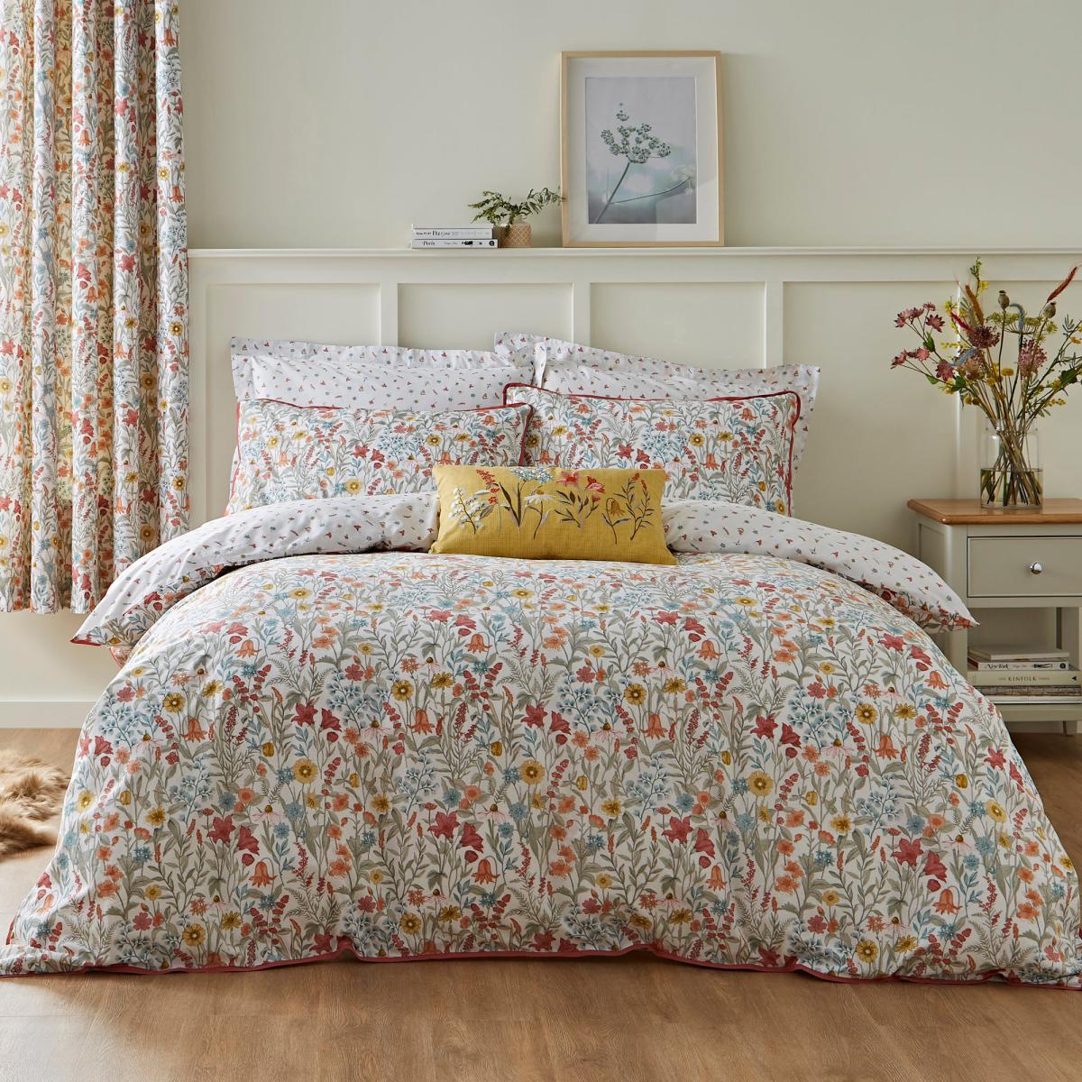 Meadow Ditsy Yellow Cushion Yellow – image 3