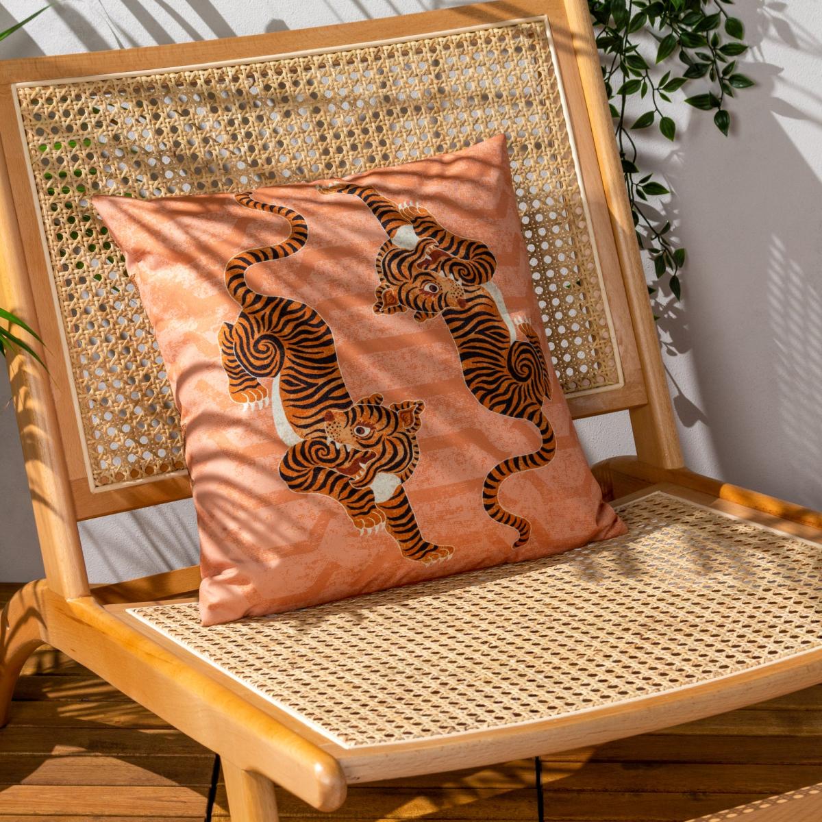 furn. Tibetan Tiger Outdoor Cushion Coral – image 1