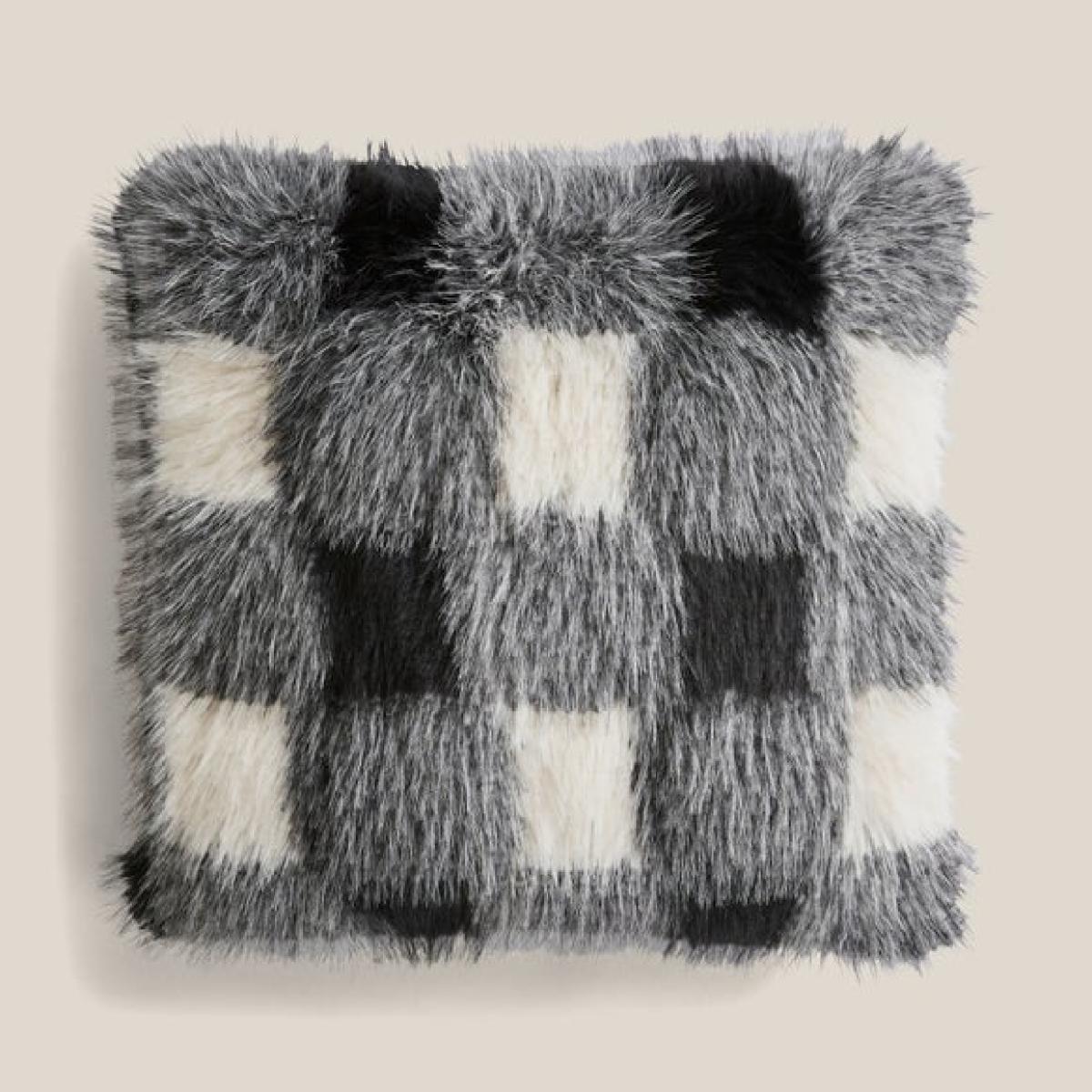 Buffalo Check Fur Square Cushion – image 3