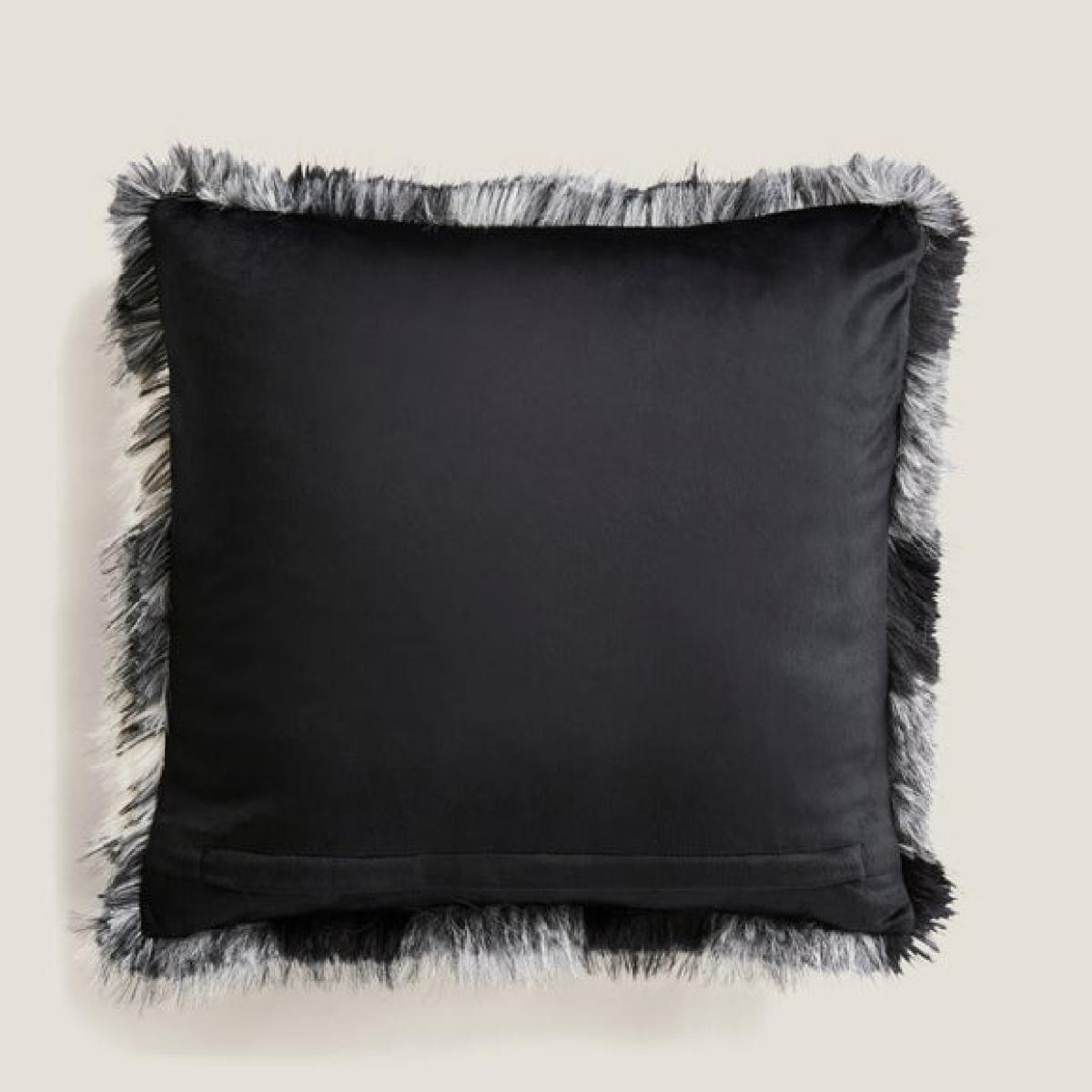Buffalo Check Fur Square Cushion – image 4
