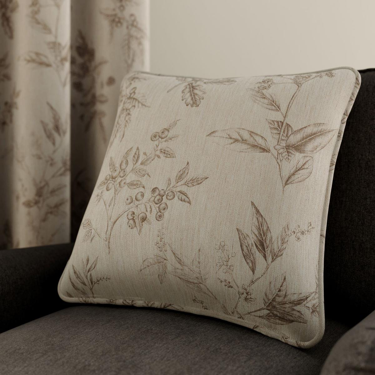 Forest Berries Square Cushion Natural – image 1