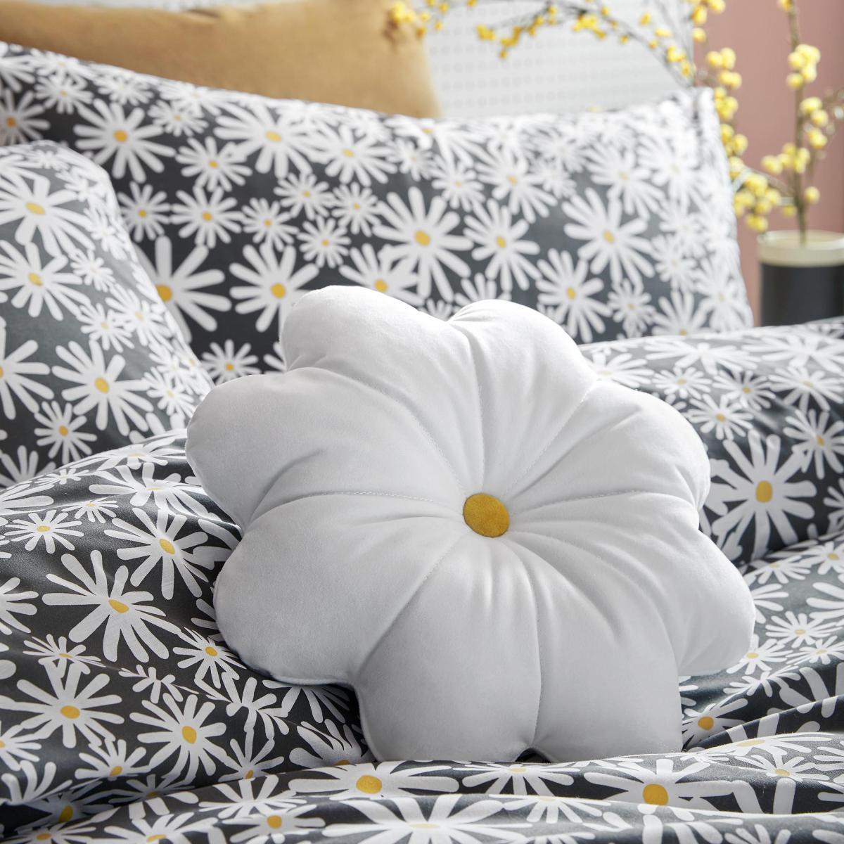 Skinny Dip Daisy Cushion White – image 2