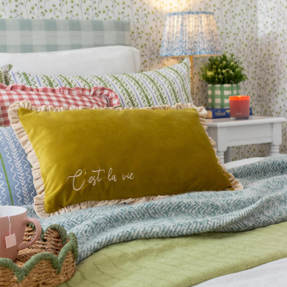 furn. Cest La Vie Rectangle Cushion Green – image 2