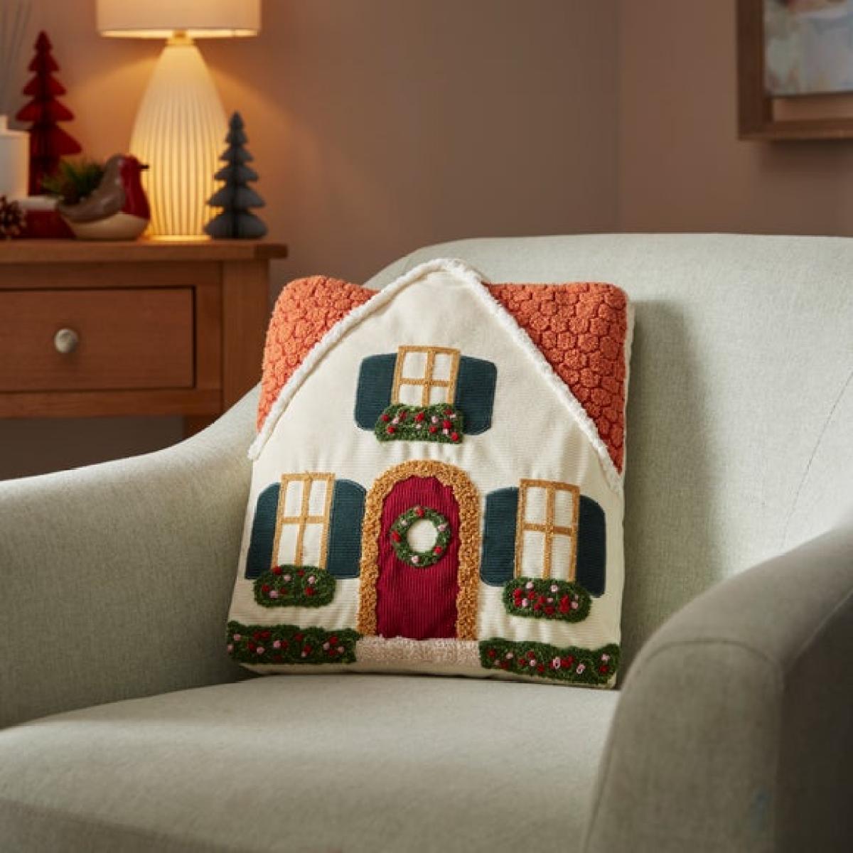 Christmas House Cushion – image 1
