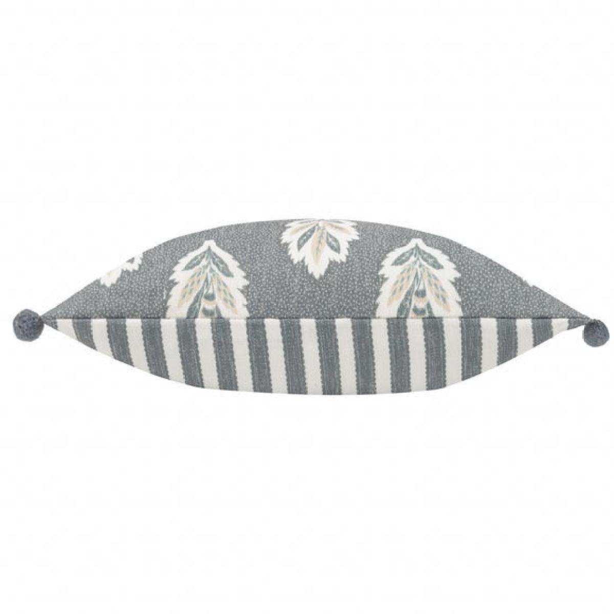Sessile Leaf Rectangle Cushion – image 3