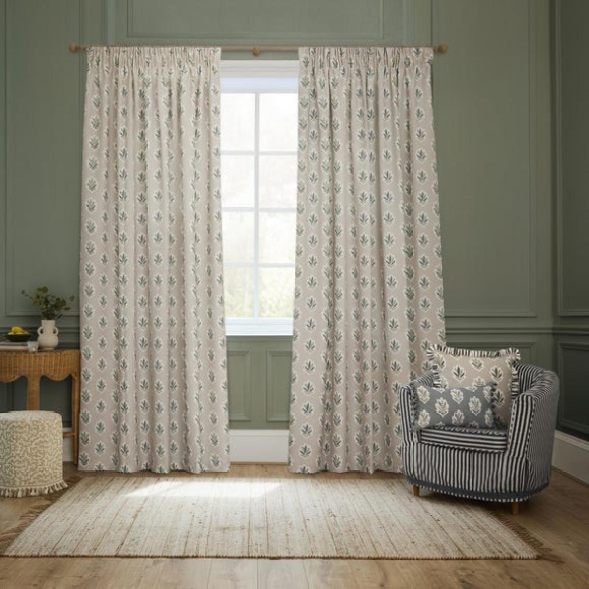 Sessile Leaf Rectangle Cushion – image 6