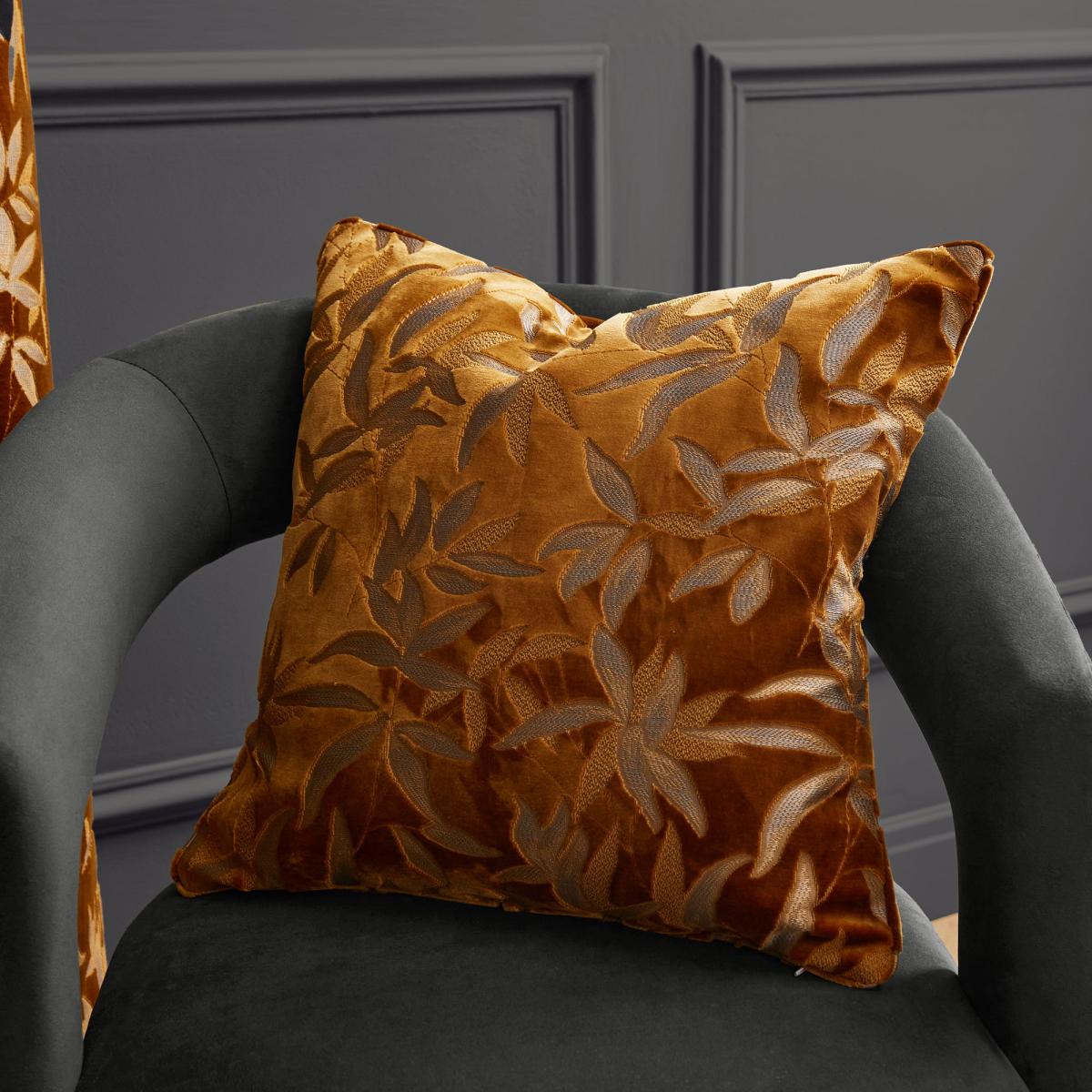 Asami Cut Velvet Cushion Gold – image 1