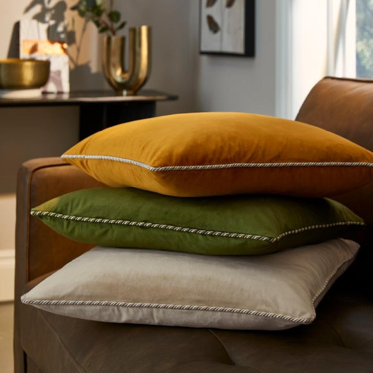 Twisted Trim Square Cushion – image 4