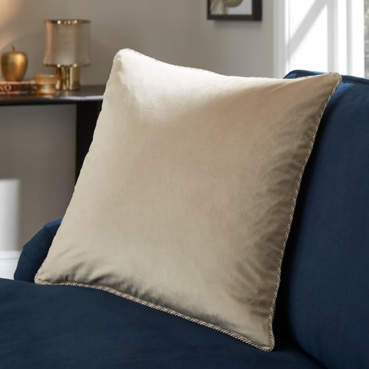 Twisted Trim Square Cushion – image 1