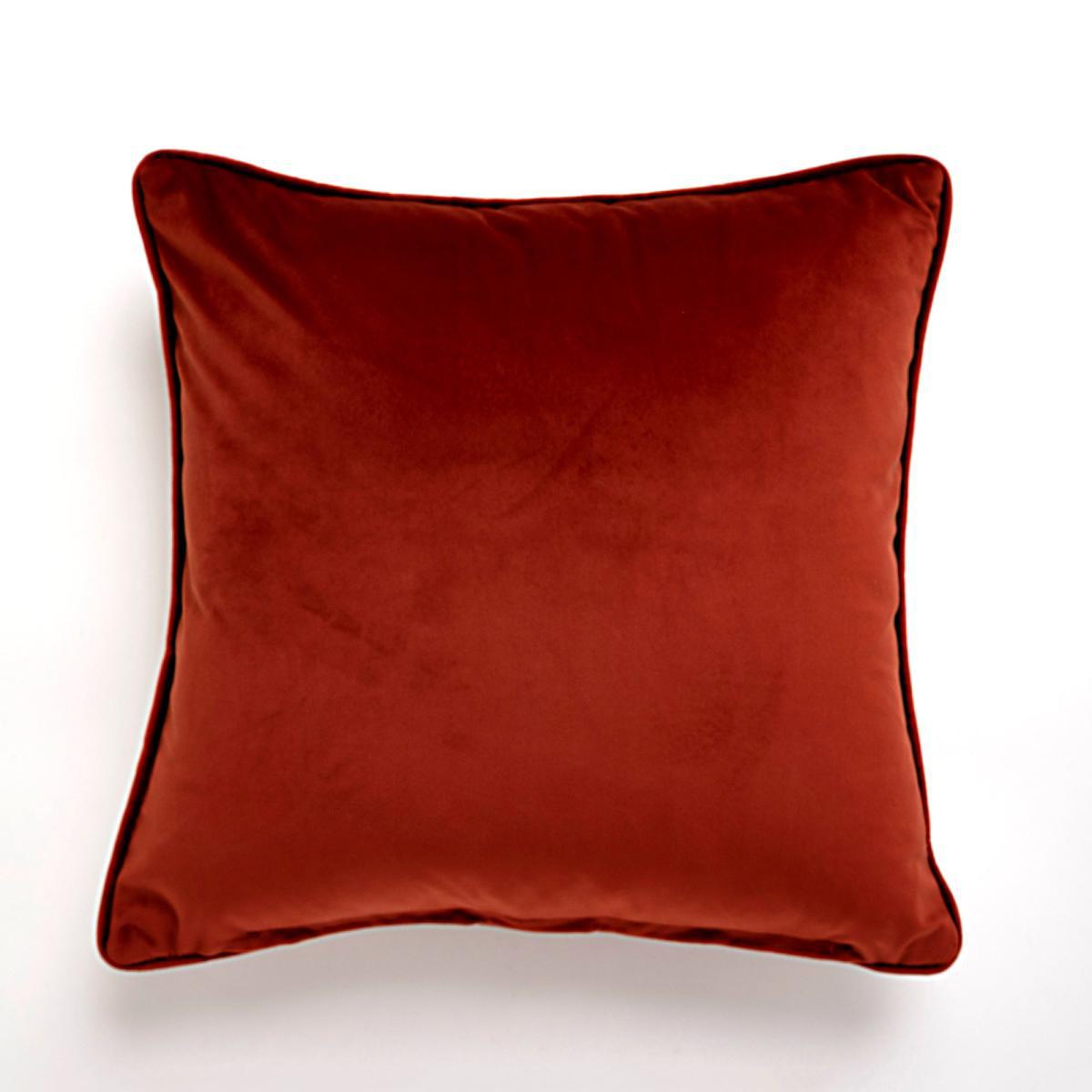 Portland Triangle Cushion Red – image 2