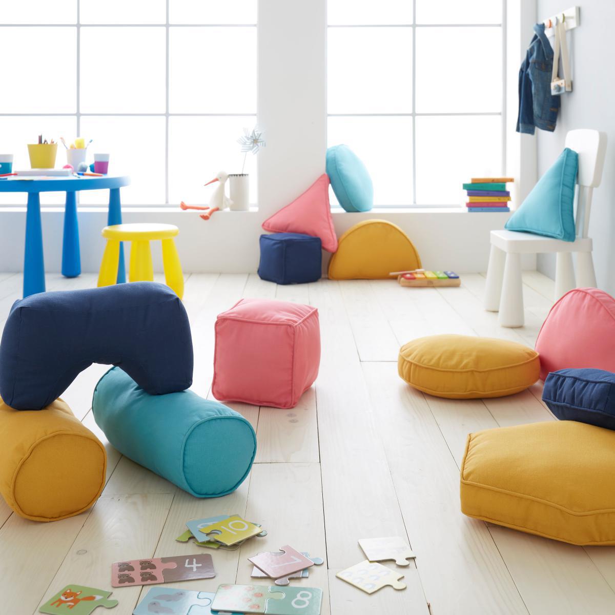 Triangle Cushion Ocean Blue – image 3
