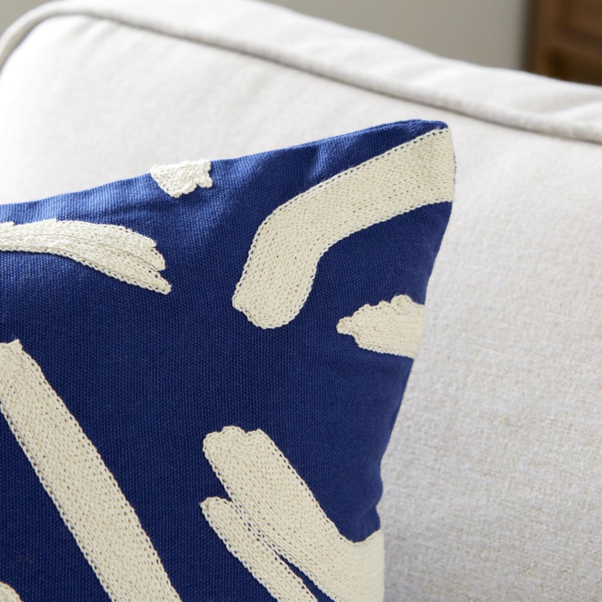 Elements Wiggle Cushion Classic Blue – image 2