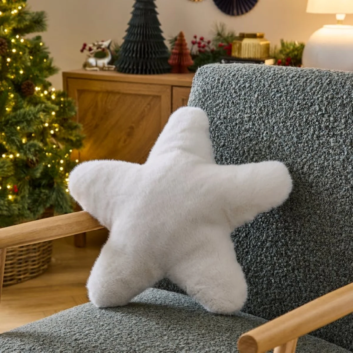 Faux Fur Star Shaped Cushion – image 1