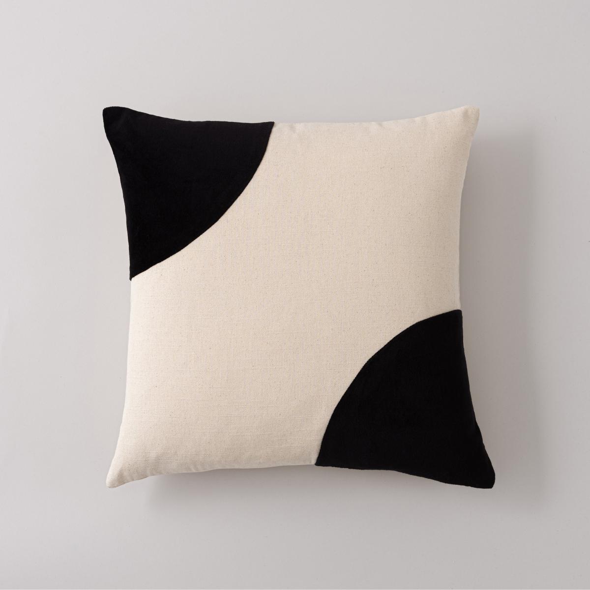 Clarabelle Black Cushion Black – image 2
