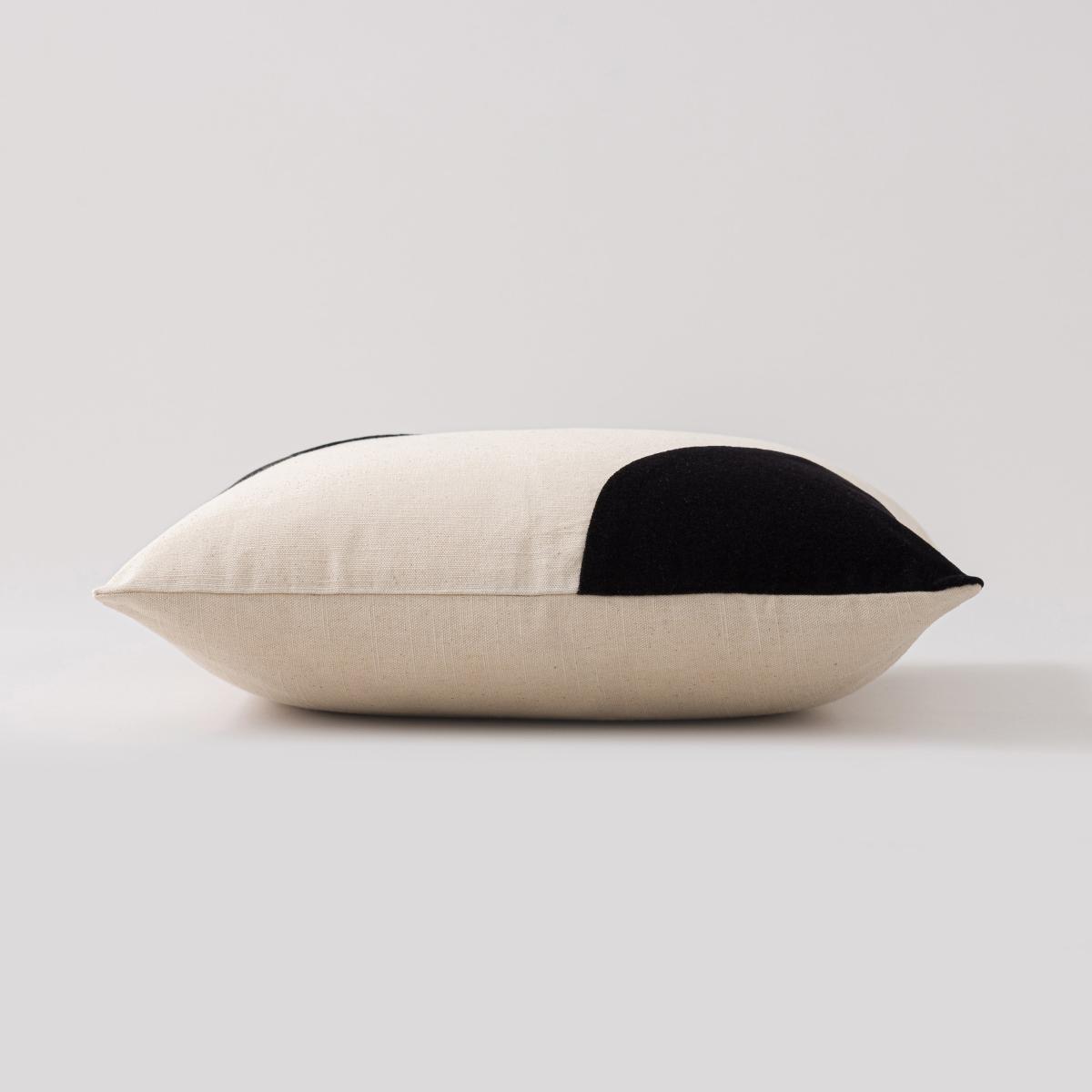 Clarabelle Black Cushion Black – image 3