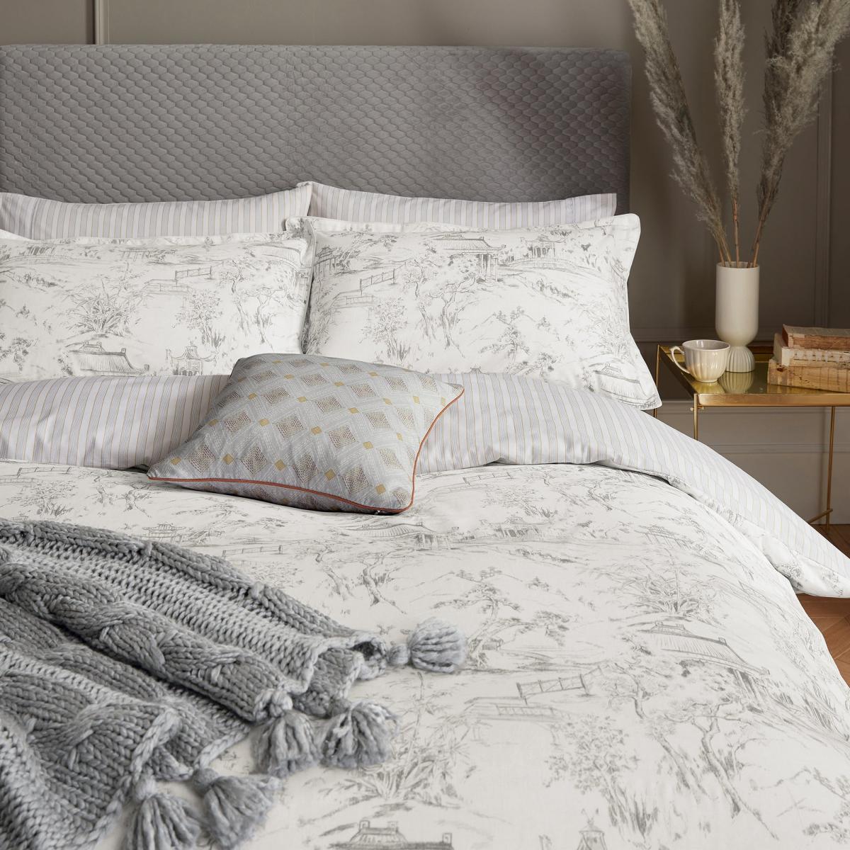 Helena Springfield Emeline & Kalina Cushion Gold – image 5