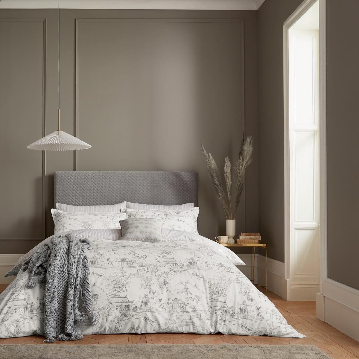 Helena Springfield Emeline & Kalina Cushion Gold – image 6