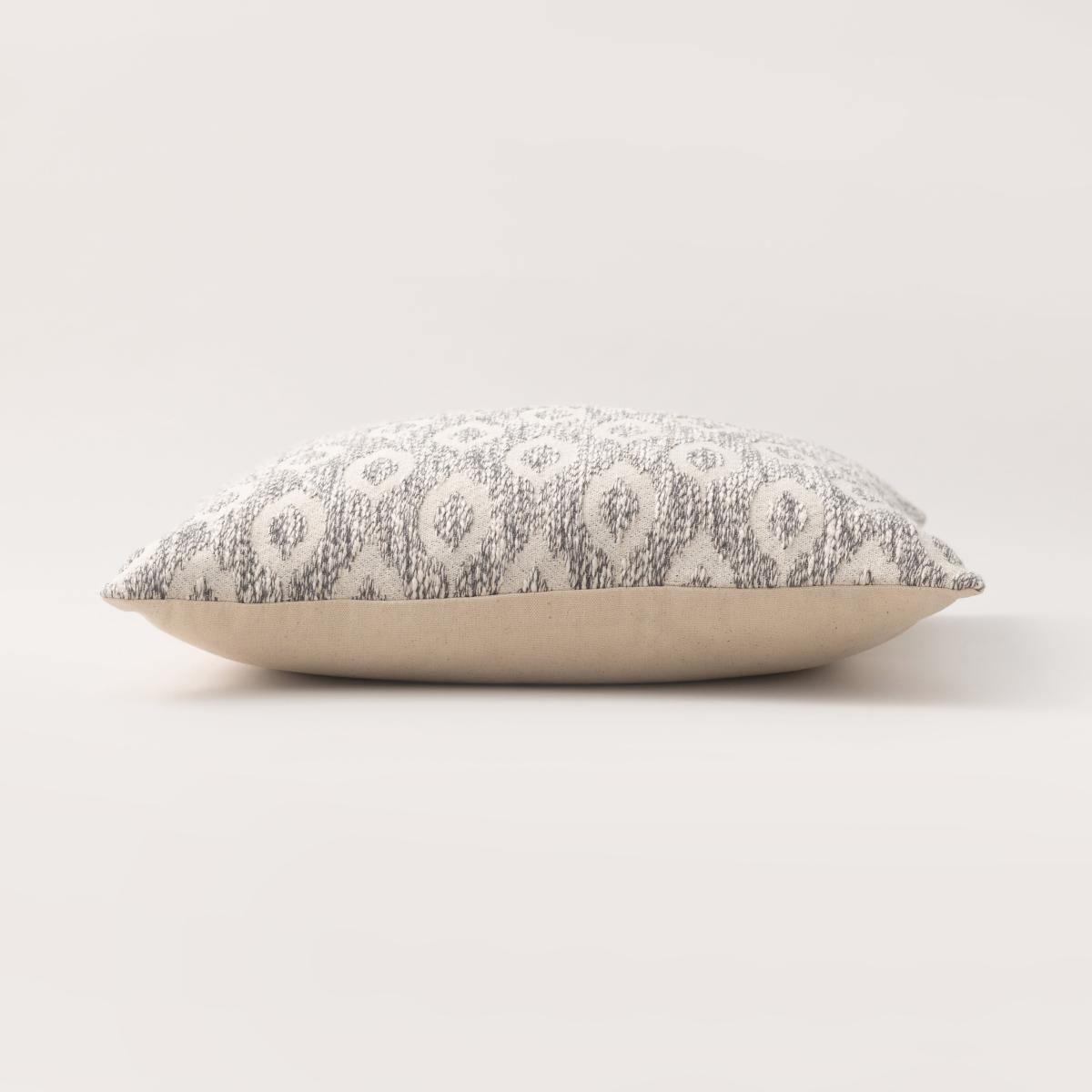 Stria Ogee Cushion Grey/White – image 4