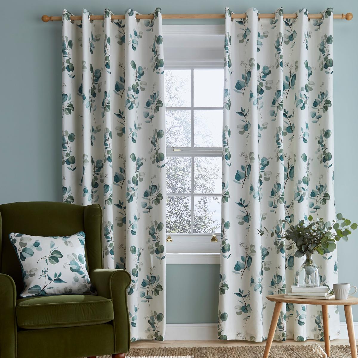 Eucalyptus Green Cushion Green/White – image 4