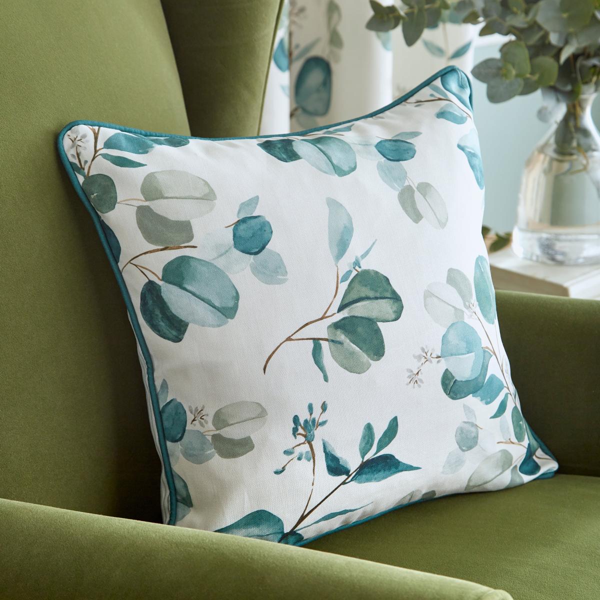 Eucalyptus Green Cushion Green/White – image 1